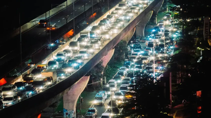 A practical expat guide to beating Jakarta’s traffic. Learn the best areas to live, apartment tips, and commuting hacks for a smoother lifestyle.