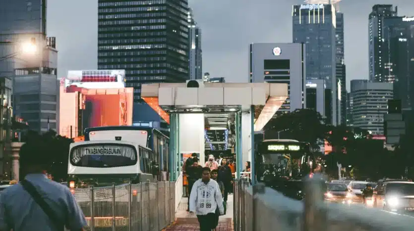 Discover Jakarta’s public transport in 2025. A complete expat guide to MRT, LRT, Transjakarta, and Jak Lingko with tips for easy commuting.