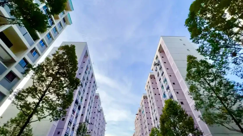 Step-by-step rental guide for professionals in Singapore. Learn apartment types, costs, best locations, and tips to secure your ideal home.