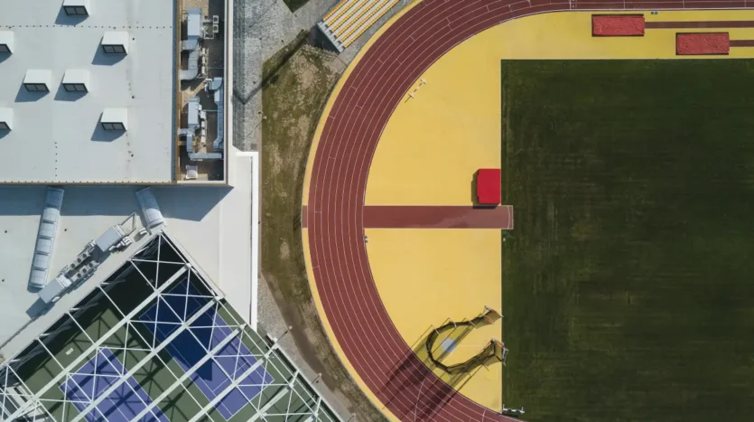 Discover the top sport centers in Central Jakarta for expats, from gyms and pools to badminton, tennis, padel, and jogging tracks.