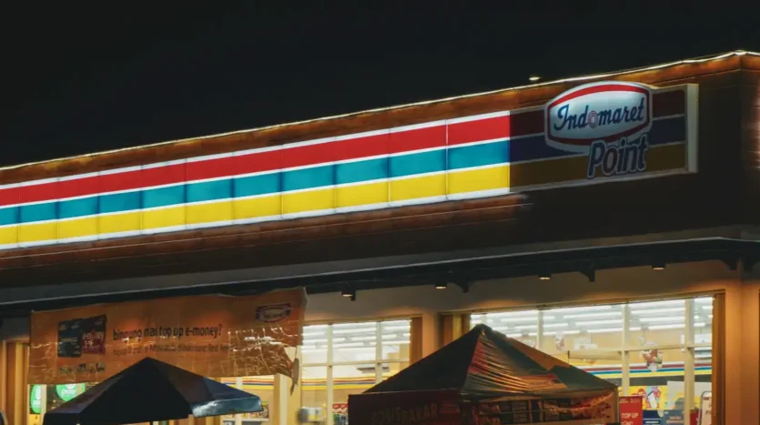 Discover how apartments with supermarkets, cafes, and dining options redefine urban living, offering daily convenience, lifestyle benefits, and property value.