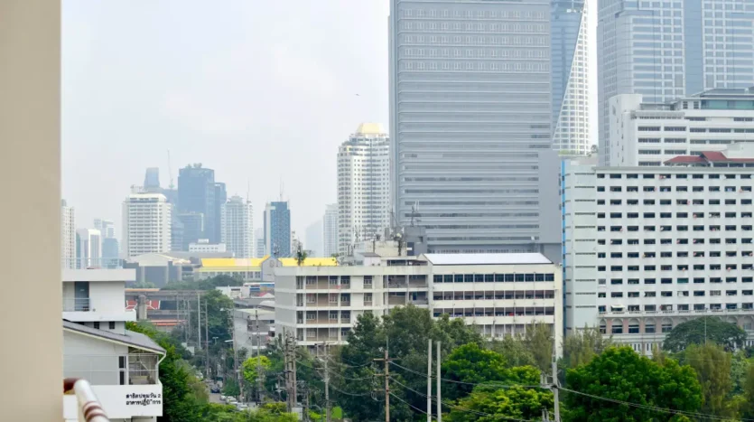 Discover Jakarta’s safest, most convenient neighborhoods for expat families, near schools, parks, healthcare, and family apartments.